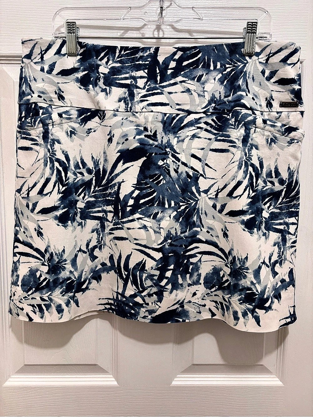 S.C. & Co. Tropical Print Skort. Blue & White XL